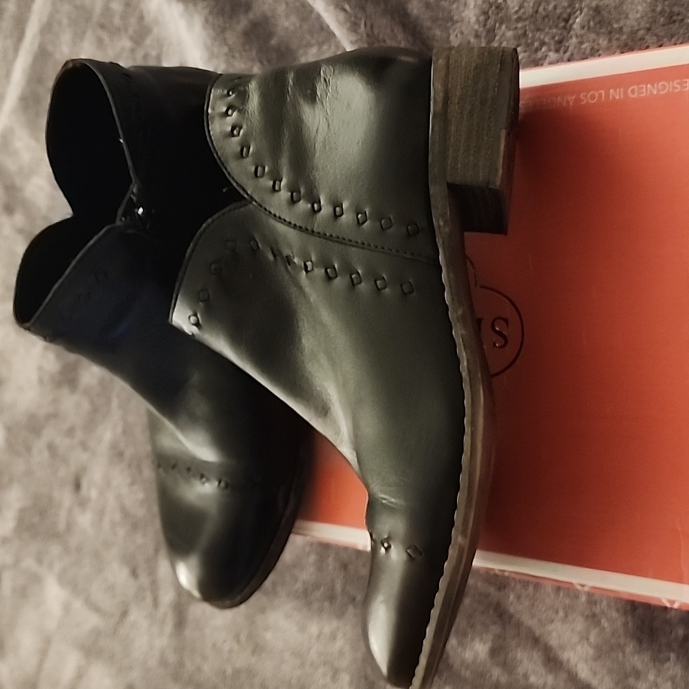 SKETCHERS Black Leather Bootie